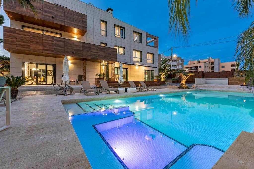 5 Stelle Piscina, Jacuzzi, Wifi - 2 Min Dal Mare Apartment Miami Playa ภายนอก รูปภาพ